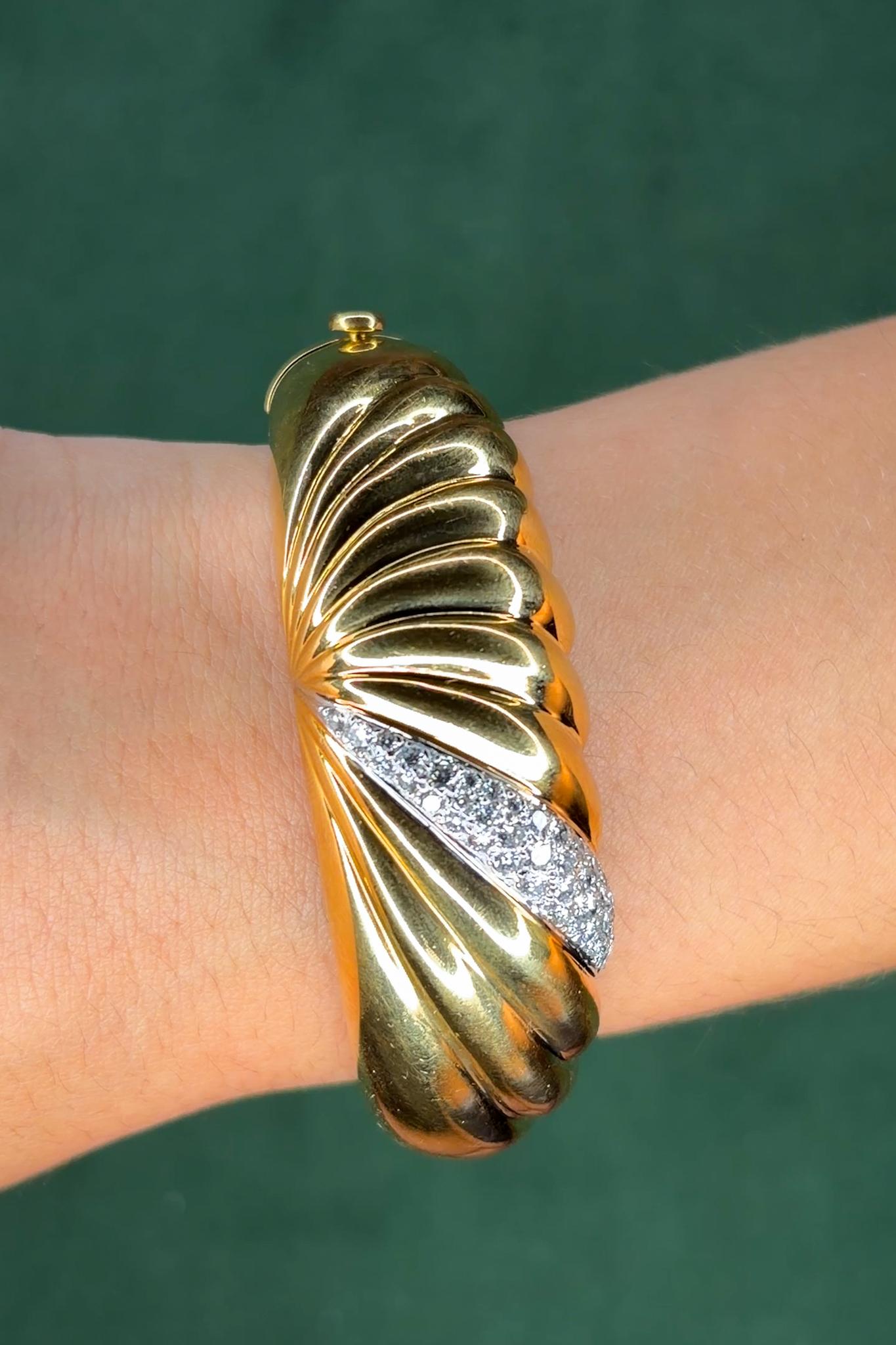 Fluted Dome Bangle with 1.25ct Diamond Pavé in 18K Gold, circa 1970s