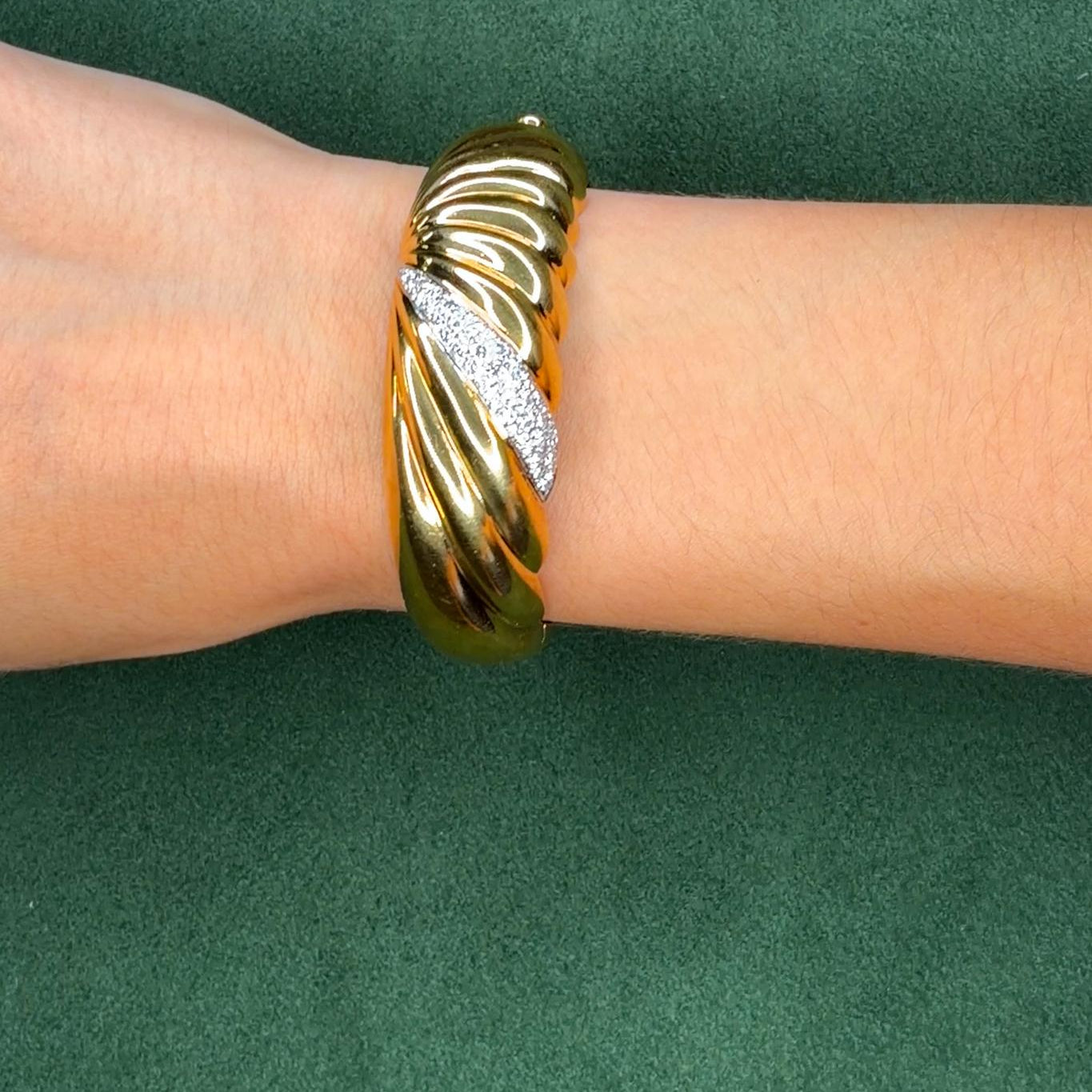 Fluted Dome Bangle with 1.25ct Diamond Pavé in 18K Gold, circa 1970s