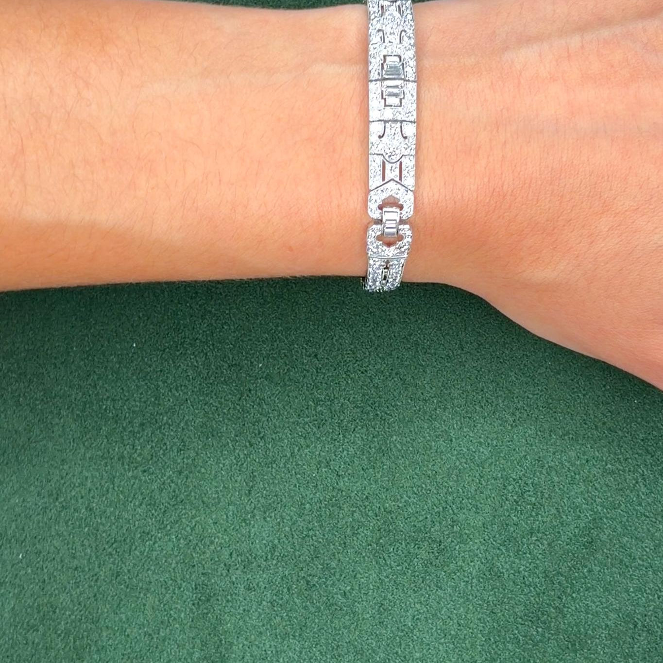 Art Deco Diamond Platinum Bracelet, 8.50 Carats, Circa 1920s