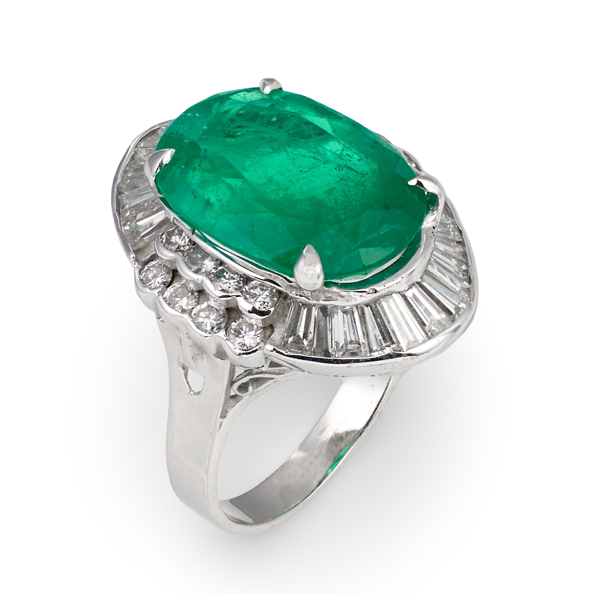 Art Deco Emerald and Diamond Platinum Ring, circa 1930s