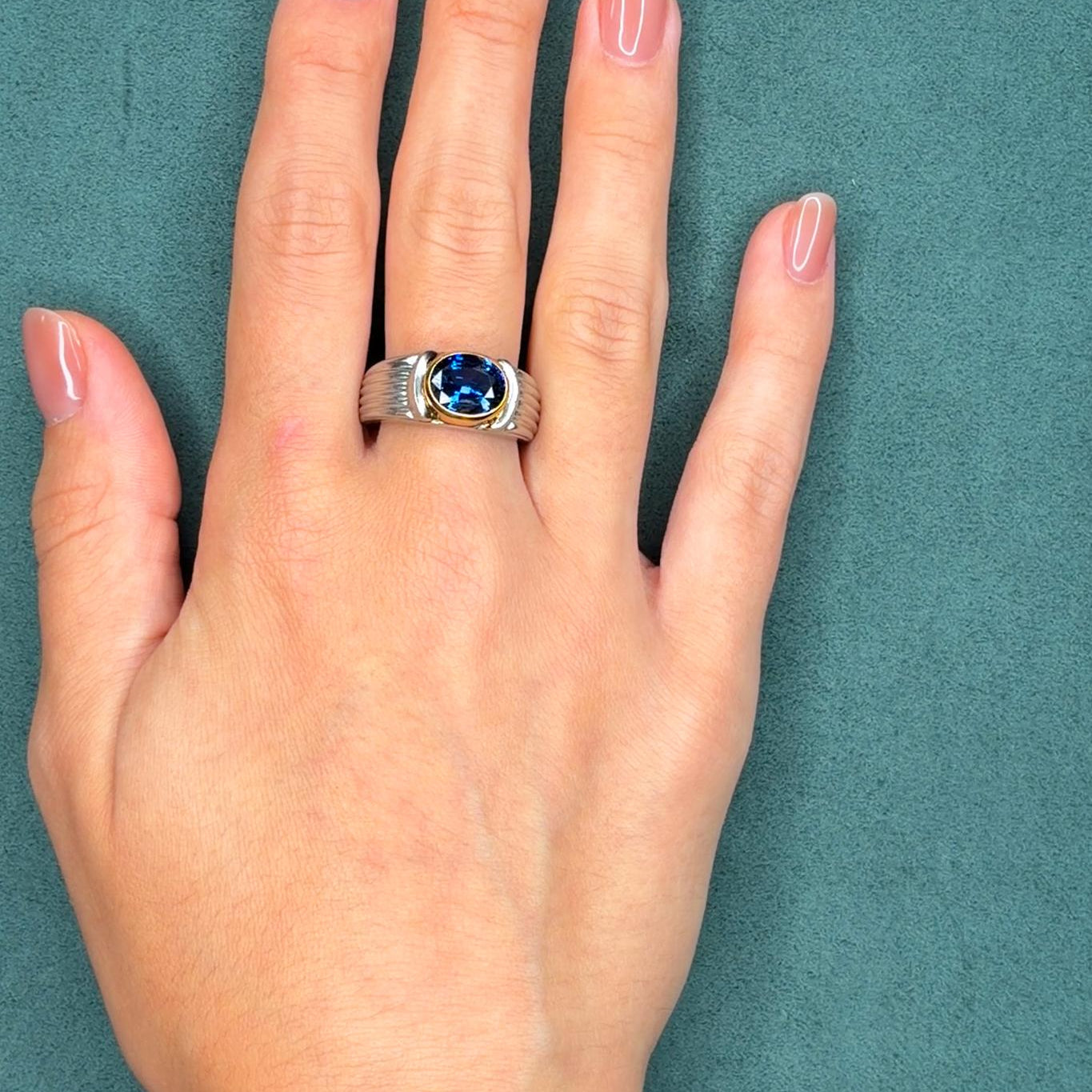 3.25ct Sapphire Ring in Platinum and 18K Yellow Gold, Contemporary 1990s