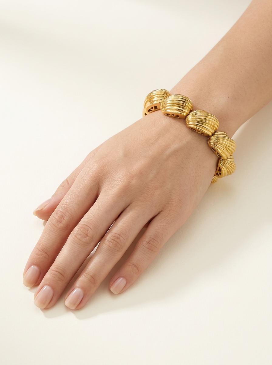 Shell Link Bracelet in 18K Gold by Hammerman Brothers, circa 1960s