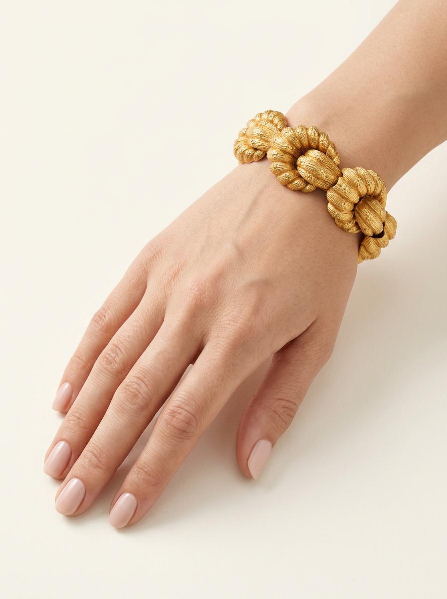 Massive Textured Shell Link Bracelet in 18K Yellow Gold, circa 1960s