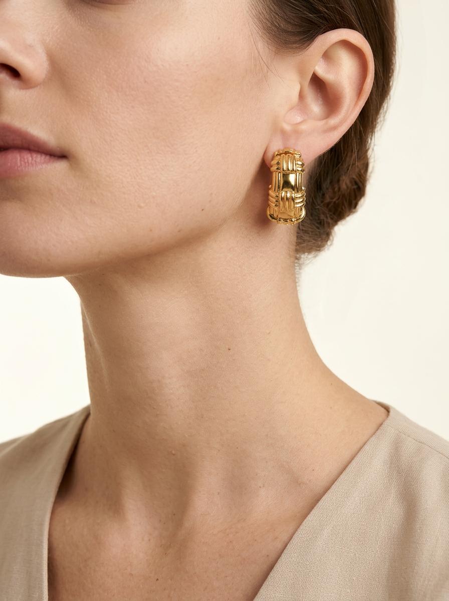 David Webb Woven Lattice 18K Gold Huggie Earrings, circa 1970s