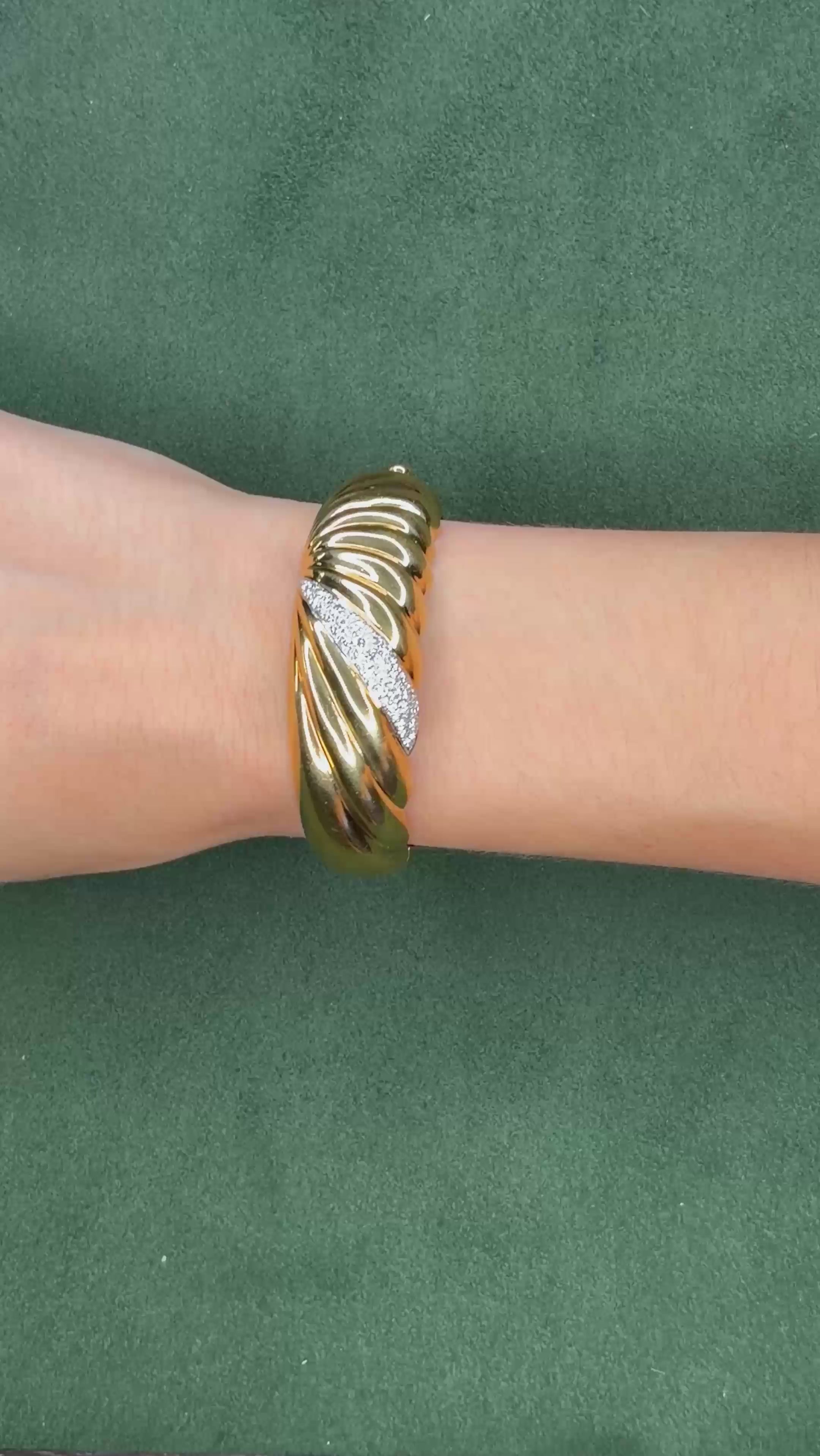 Fluted Dome Bangle with 1.25ct Diamond Pavé in 18K Gold, circa 1970s