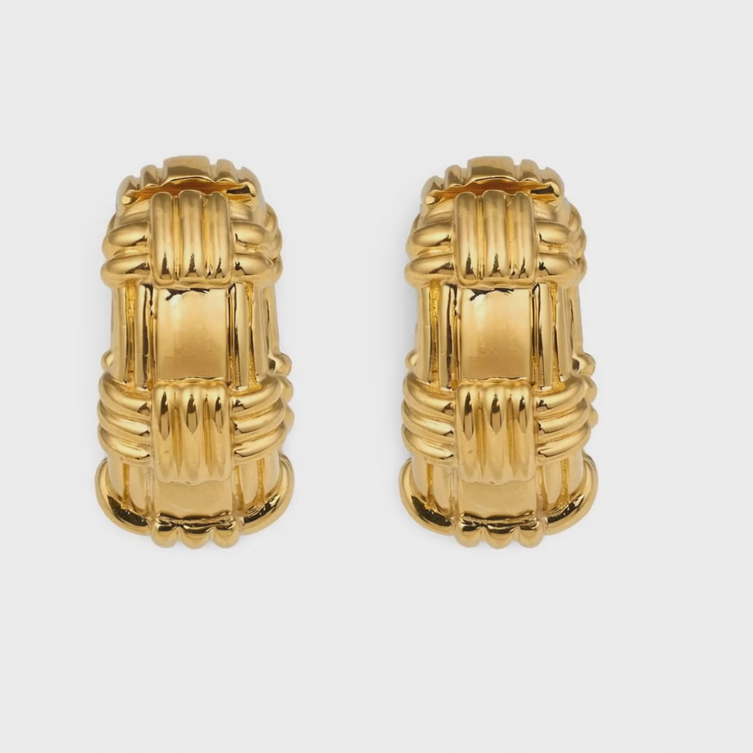 David Webb Woven Lattice 18K Gold Huggie Earrings, circa 1970s