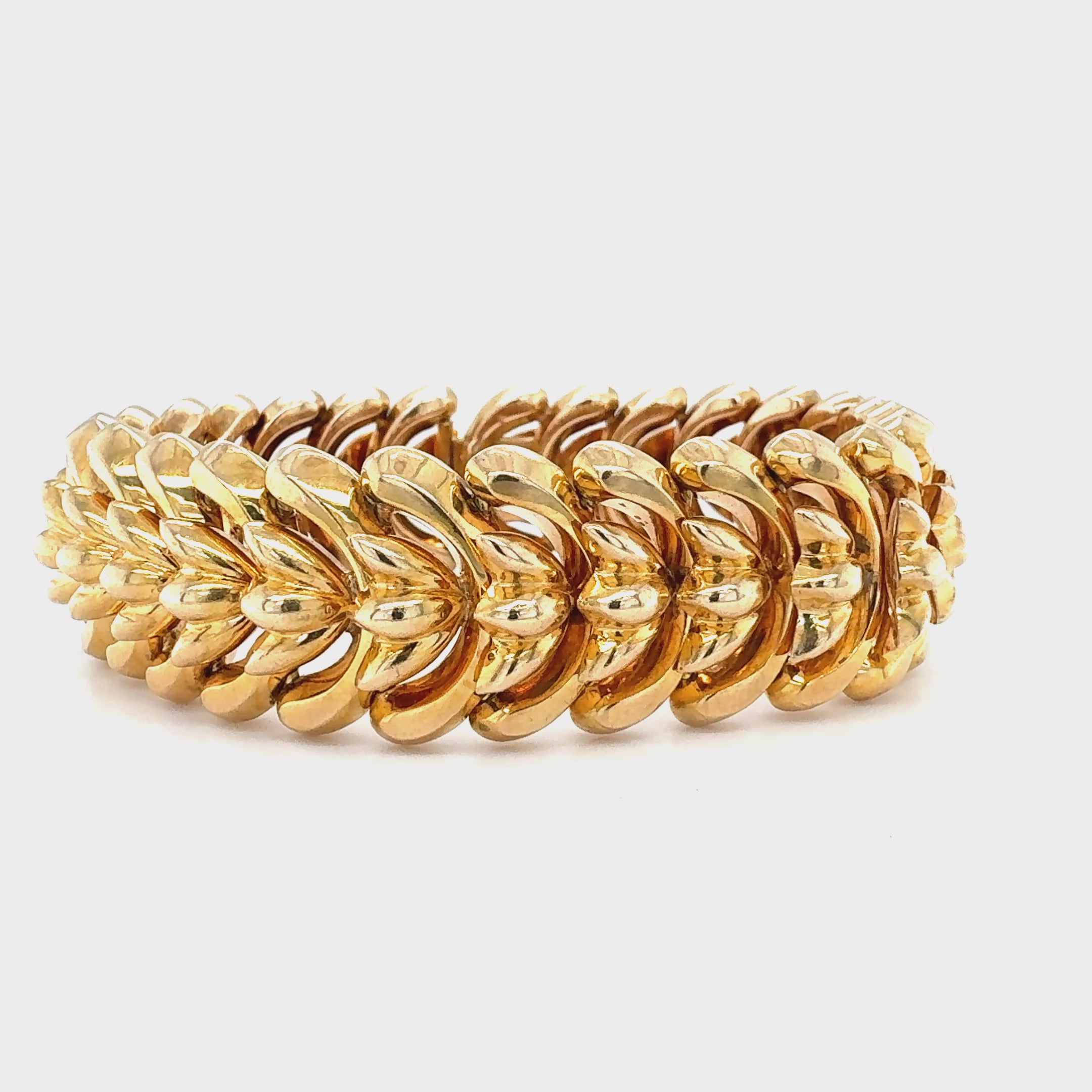 Scallop Link 18K Yellow Gold Bracelet, Circa 1960s
