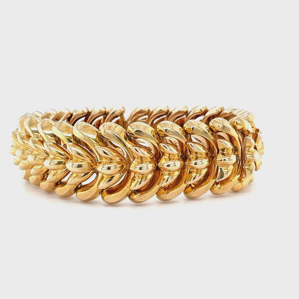 Scallop Link 18K Yellow Gold Bracelet, Circa 1960s