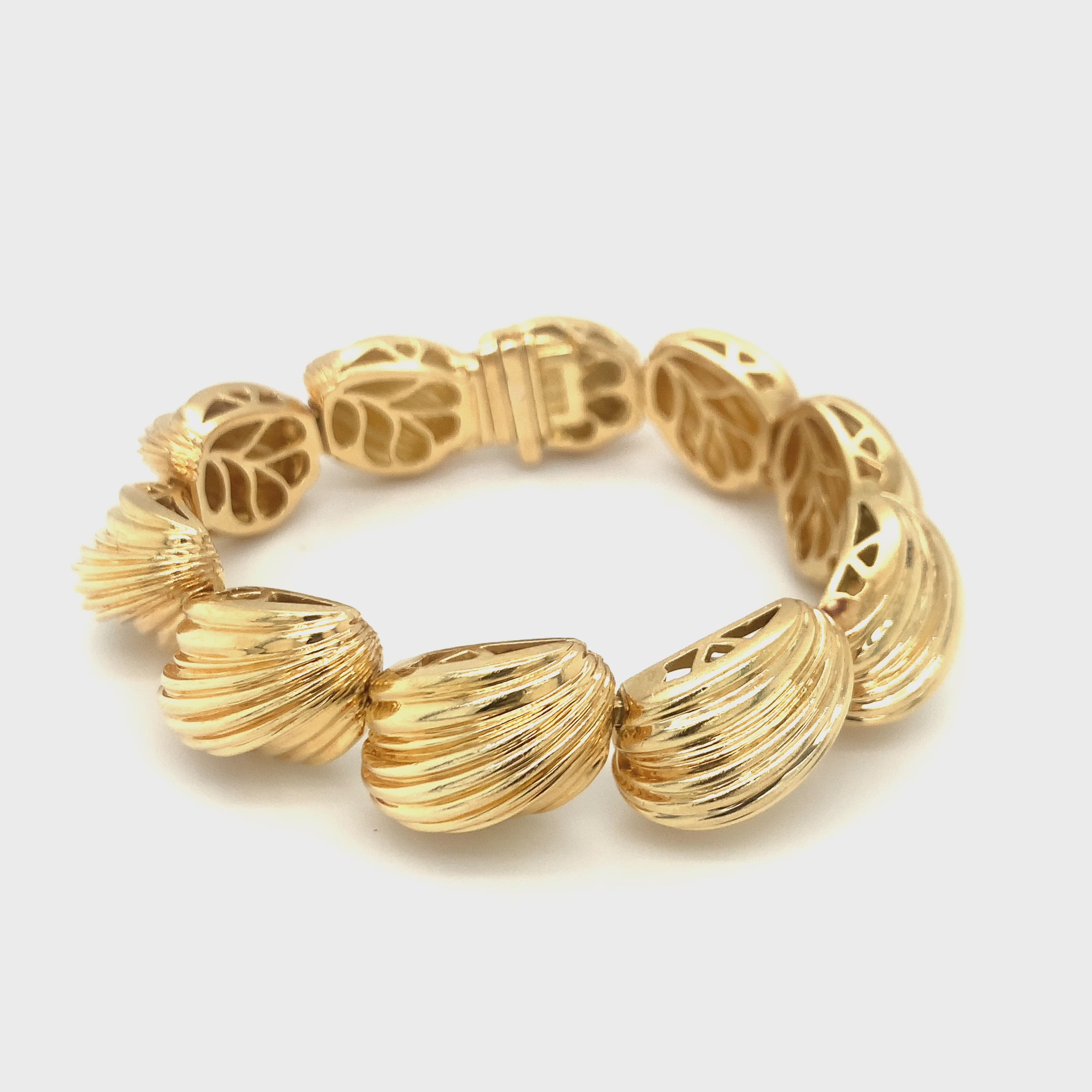 Shell Link Bracelet in 18K Gold by Hammerman Brothers, circa 1960s