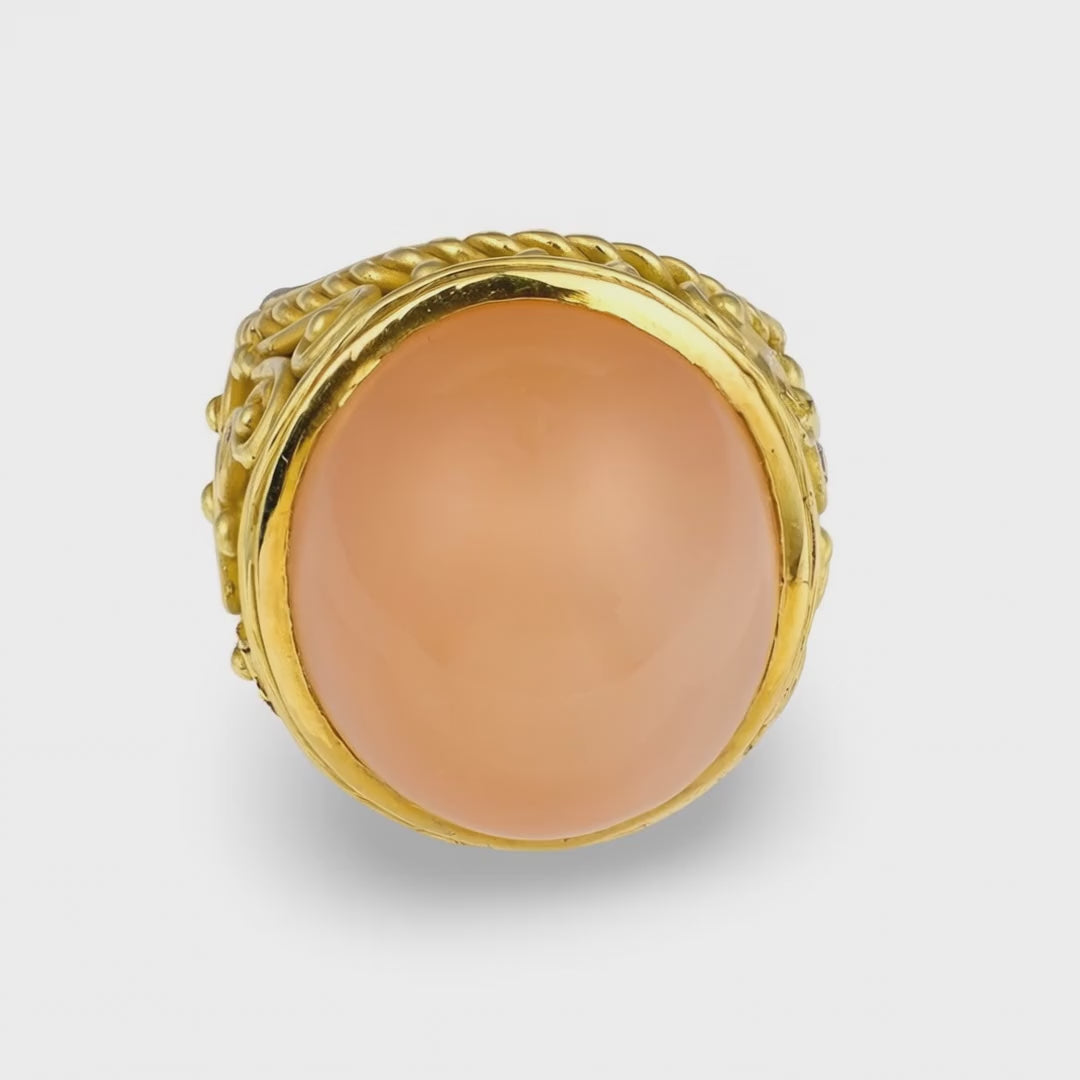 Video of the moonstone and diamond ring in 18K Gold and Yellow Gold