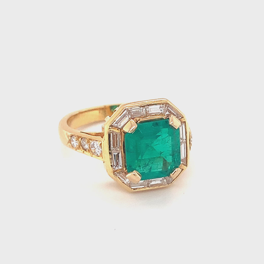 Emerald and Diamond 18k Yellow Gold Ring, circa 1970s