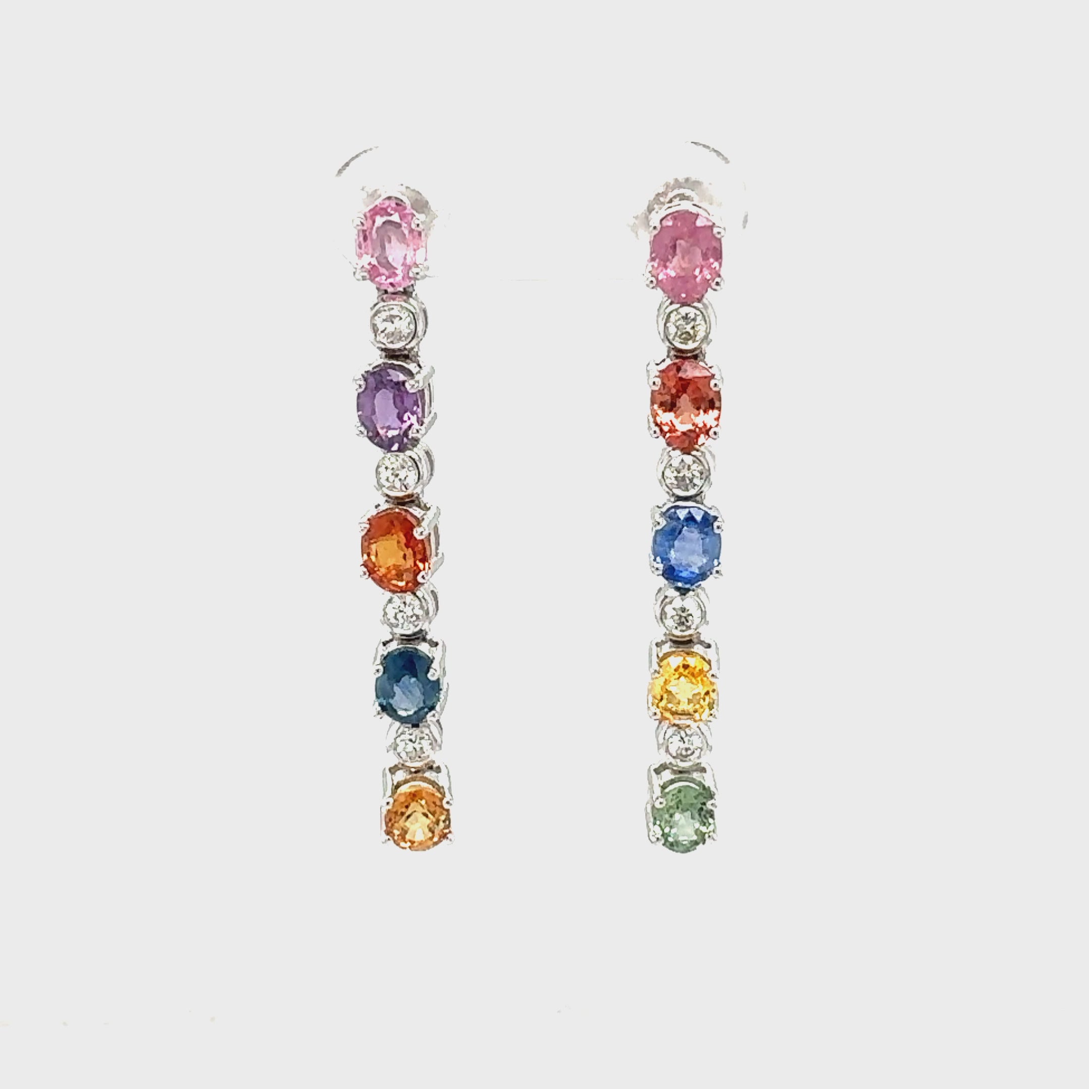 Video of the sapphire and diamond earrings in 18K Gold and White Gold