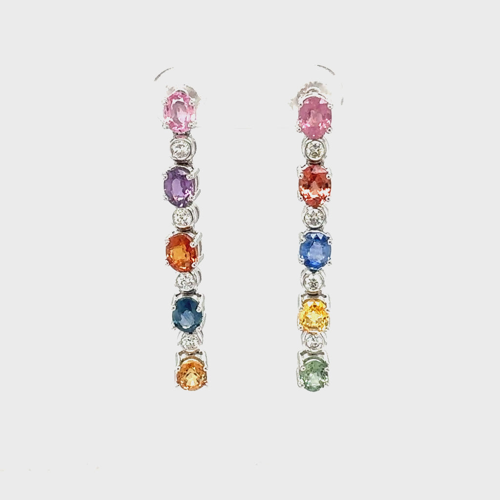 Video of the sapphire and diamond earrings in 18K Gold and White Gold