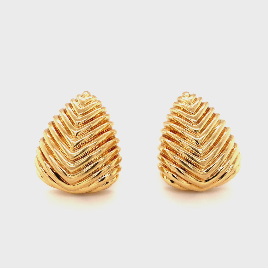 Fanned Ribbed 18K Gold Teardrop Earclips, circa 1970s