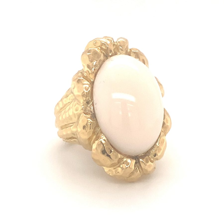 18K YELLOW GOLD WHITE CORAL RING