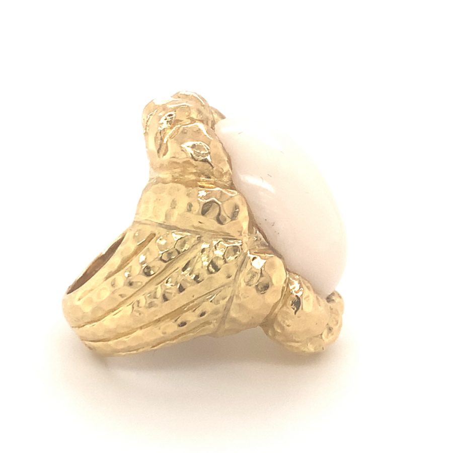 18K YELLOW GOLD WHITE CORAL RING