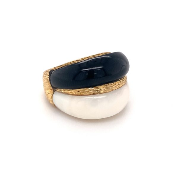 18K-YG WHITE CORAL AND BLACK ONYX BOMBE RING