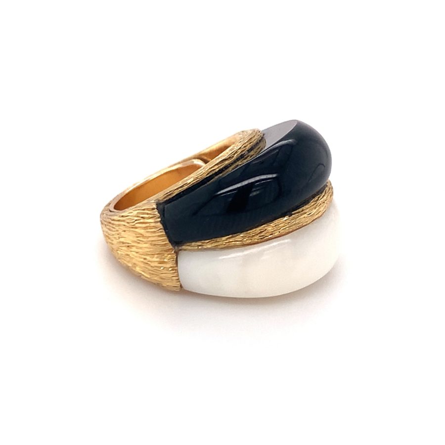 18K-YG WHITE CORAL AND BLACK ONYX BOMBE RING