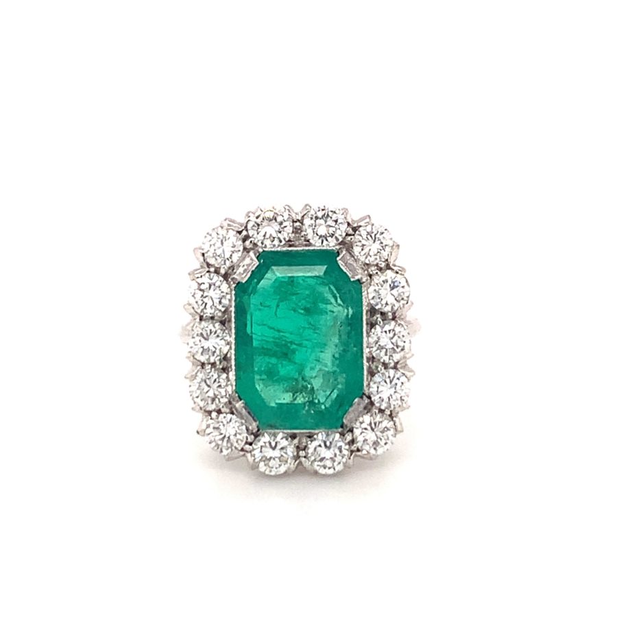 18K-WG EMERALD AND DIAMOND RING