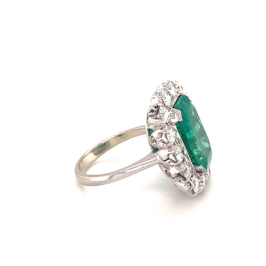 18K-WG EMERALD AND DIAMOND RING