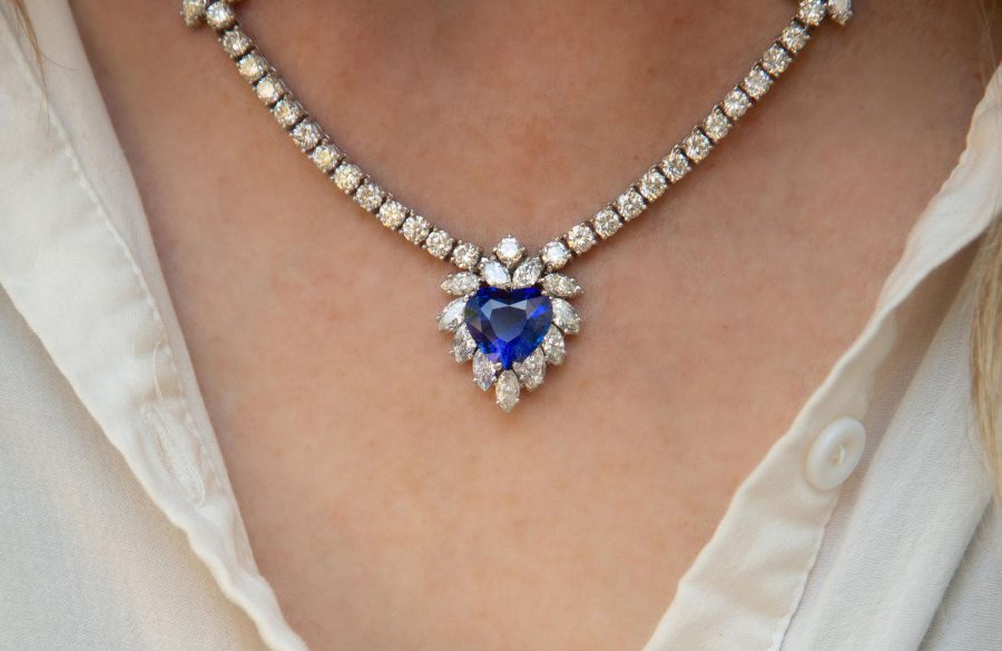 18K WHITE GOLD HEART-SHAPED SAPPHIRE AND DIAMOND NECKLACE