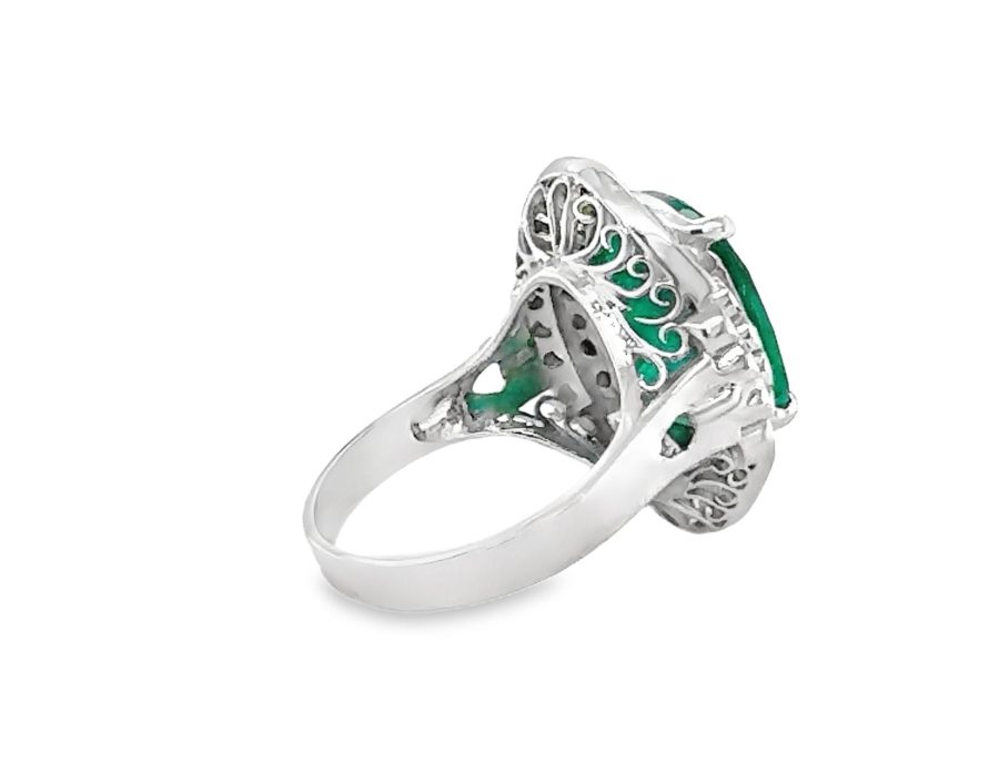 18K WHITE GOLD EMERALD AND DIAMOND RING