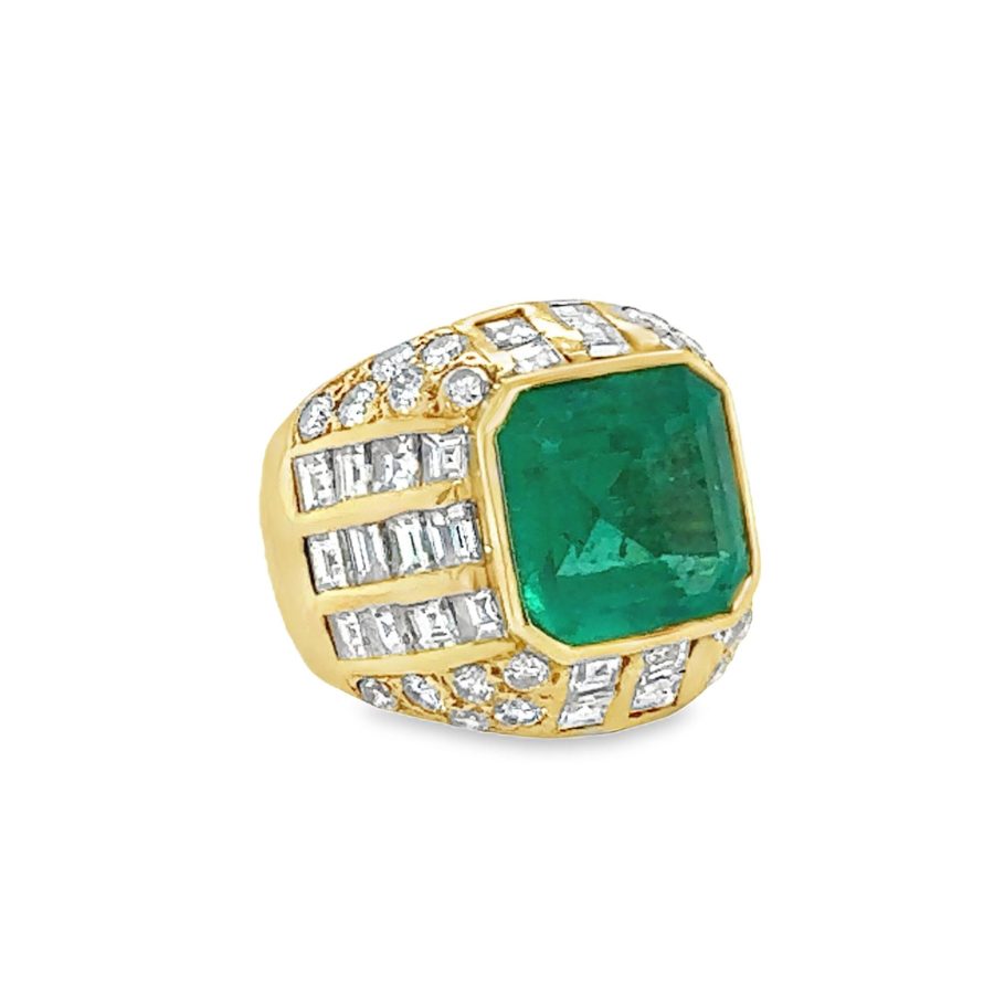 18K YELLOW GOLD EMERALD AND DIAMOND RING