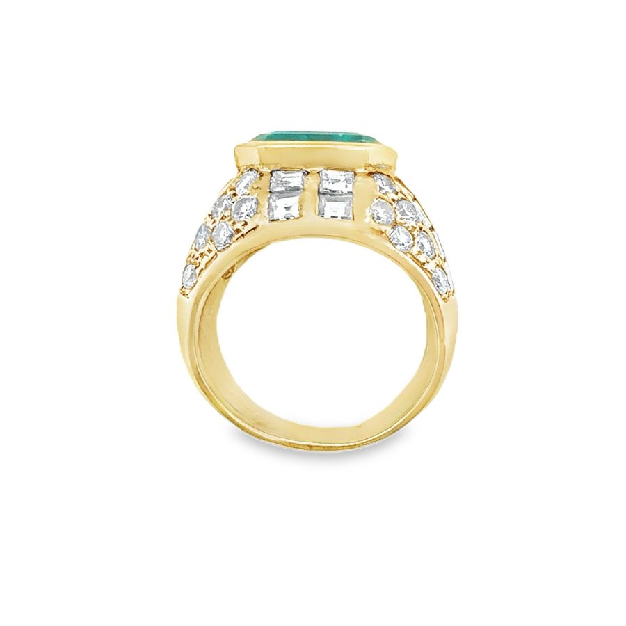 18K YELLOW GOLD EMERALD AND DIAMOND RING